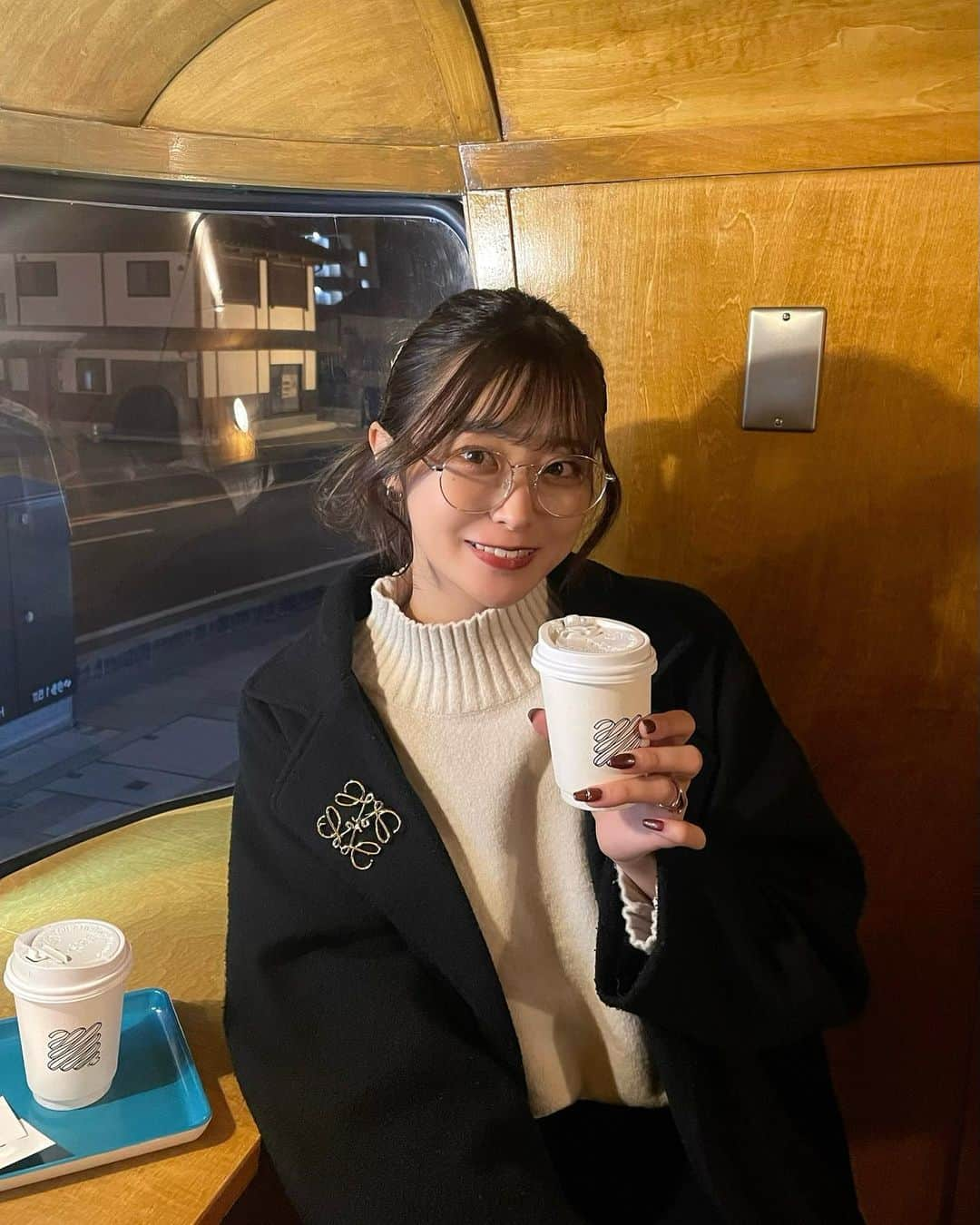 島崎由莉香さんのインスタグラム写真 - (島崎由莉香Instagram)「☕️ 日光のこのお店めちゃめちゃ可愛くて 居心地良すぎたっ  ( @contact_nikko )  #日光 #栃木 #栃木観光 #栃木旅行 #栃木カフェ #日光観光 #日光旅行 #日光カフェ #カフェ巡り #コーヒータイム #まるめがね #丸メガネ #めがね女子 #丸メガネ男子 #ロエベ #ロエベブローチ」2月28日 21時13分 - yurika_shimazaki