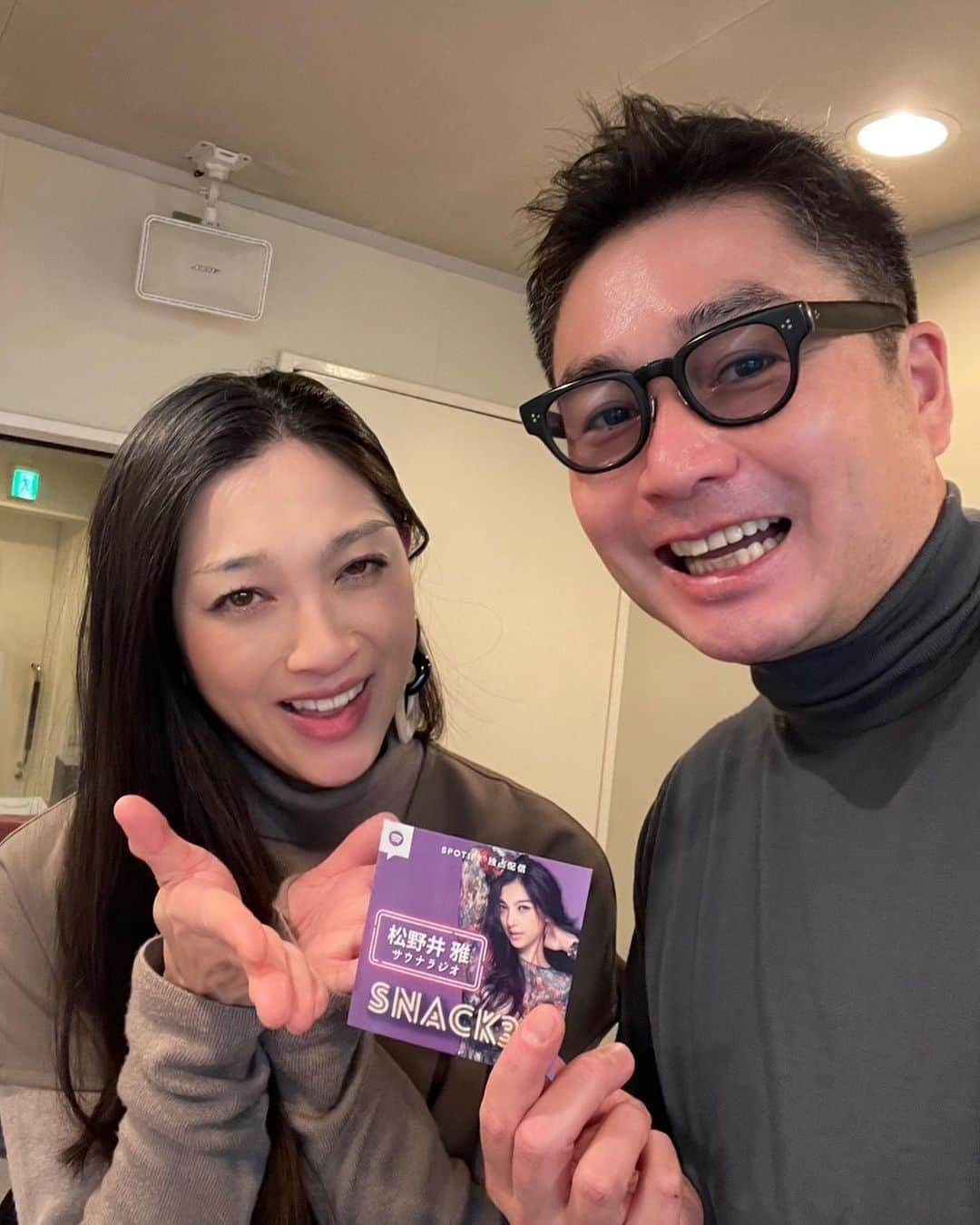 松野井雅（原紗央莉）さんのインスタグラム写真 - (松野井雅（原紗央莉）Instagram)「【🗣配信開始📢】  Spotify独占配信ポッドキャスト番組 『#サウナラジオ 松野井雅の #SNACK37』 毎週火曜18:00頃〜 Newエピソード配信されてます🎙  ゲスト： サウナホリック / 株式会社タマディック 代表取締役社長 森實敏彦さん ▶︎ @sauna_holic   ▼オンエア日 2/28(火)# 22 3/7(火)# 23  “会社サウナ”の第一人者🏢🧖‍♂️✨🇫🇮 暮らし方がシャレオツで豊かなもりざねさんトーク回🍸🍒 ぜひ聴いてください！  ・・・ Spotifyのアプリダウンロード後「サウナ」と検索したら出てきます🔍 ※無料🎧 ポッドキャストは時間関係なくご自身のタイミングで聴けますので過去エピソード回もお聴き逃しなく楽しんでもらえますよ〜！ 番組のフォローもよろしくお願い致します📻☺️ ・・・  🟩Spotify⬛️ @spotifyjp  @spotify  @spotifyforpodcasters   ・ ・ #坂茂 #名古屋 #フィンランド大使公認 #サ道 #サウナイキタイ #ttne #サウナ女子 #löyly #ととのう #サウナドリンク #カルダモン #サ飯 #スナック37 #サウコロトーク #音声配信  #Spotify #Spotify独占配信  #ポッドキャスト #podcast  #サウナ #サウナー #サウナ #sauna #サウナー #saunner  #サウナラジオ #サウコロトーク #雅ママ #miyavimatsunoi  #フィンランドサウナアンバサダー #finlandsaunaambassador」2月28日 21時52分 - miyavimatsunoi