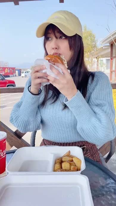 日里麻美のインスタグラム：「宮崎でひたすら食べました。 一ヶ月分のカロリー取ったんじゃないかってくらい食べました。  旅行は食え！！！！」