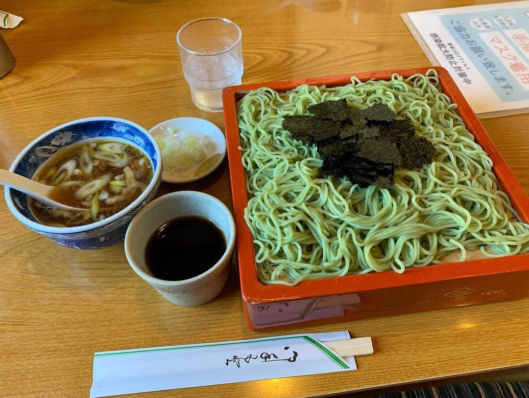 青木優也さんのインスタグラム写真 - (青木優也Instagram)「北海道最高！！  1枚目　気分はロッキー4 2枚目　札幌といえばピッカーニャ 3枚目　会食前にどうしても食べたかった海鮮丼 4枚目　釧路と言えばかしわぬき 5枚目　釧路と言えばスパカツ 6枚目　帯広の新鮮お刺身達 7枚目　調子に乗ったら高くついた勝手丼 8枚目　風味豊かな海老塩ラーメン(めちゃくちゃ美味しかった) 9枚目　チキンパリパリで自分好みにカスタムできるスープカレー 10枚目　家族に蟹  #5キロ太った」2月28日 21時54分 - yuyaaoki0910