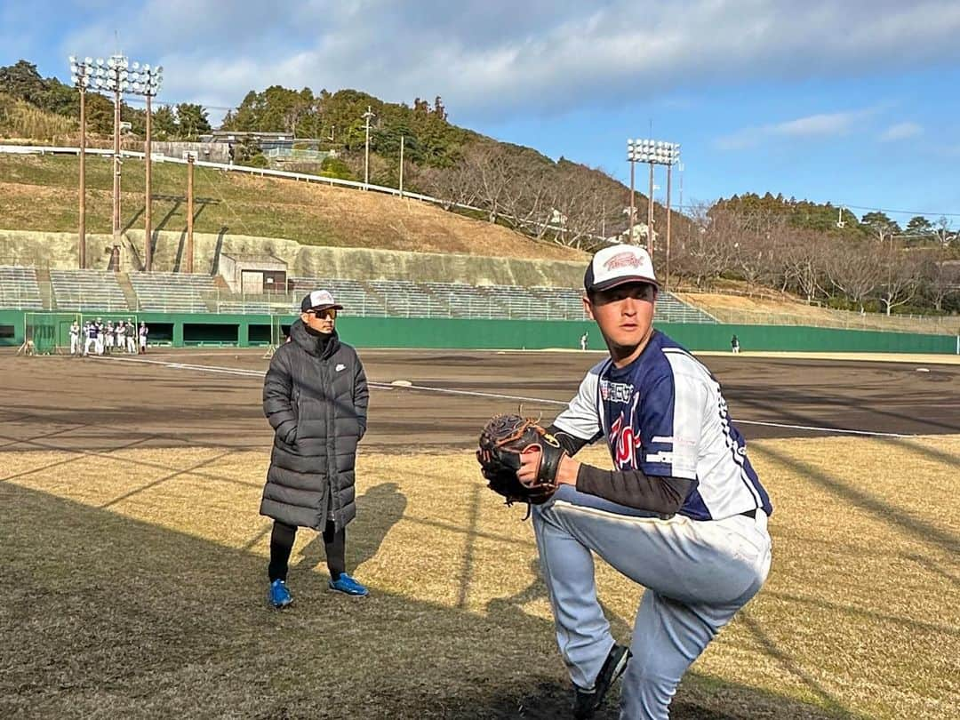 松本直晃さんのインスタグラム写真 - (松本直晃Instagram)「キャンプも無事終わりました。  報告遅れましたが今シーズンより選手兼任コーチを務めることになりました。  まだまだコーチとしては未熟ですが、少しでも何か伝えれたらなと思っています。  選手としてもまだまだ第一線でプレーするつもりなのでこれからも応援よろしくお願い致します。  #北九州下関フェニックス  #福岡#北九州#山口#下関 #松本直晃#埼玉西武ライオンズ #兼任コーチ#baseball」2月28日 22時18分 - naoaki.66