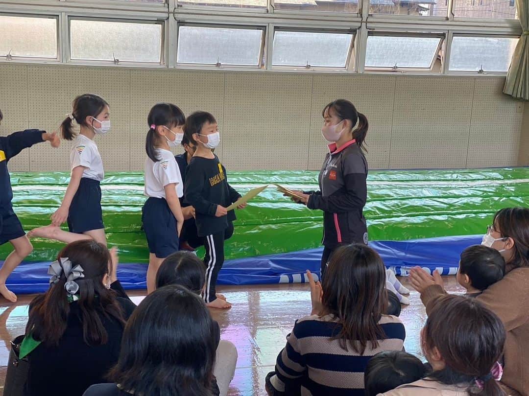 宮川紗江さんのインスタグラム写真 - (宮川紗江Instagram)「@withgymnastics_kokubunji さんの体操教室イベントを聖セシリア喜多見幼稚園でやらせて頂きました！ 指導をしたり、模範演技をしたり たくさんの子供たちと触れ合うことが出来てとても楽しかったです！ イベントに呼んで頂きありがとうございました🎶   #体操教室 #幼稚園」2月28日 22時11分 - sae_gymnast_0910