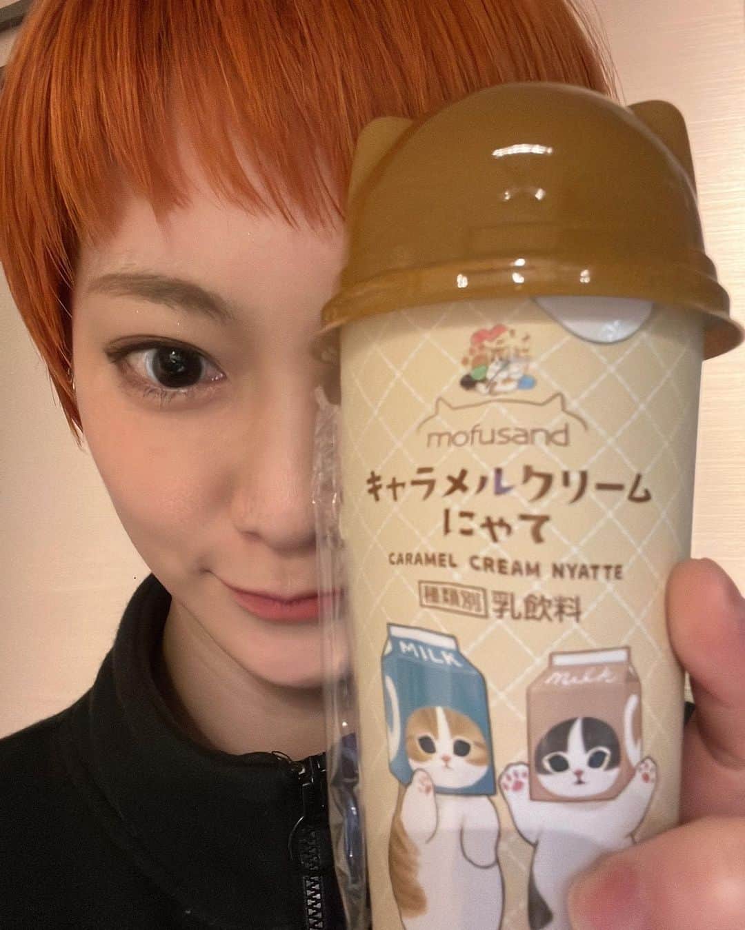 芹川有里のインスタグラム：「にゃて🐱 . #ベリショ #ハイトーンカラー #オレンジカラー」