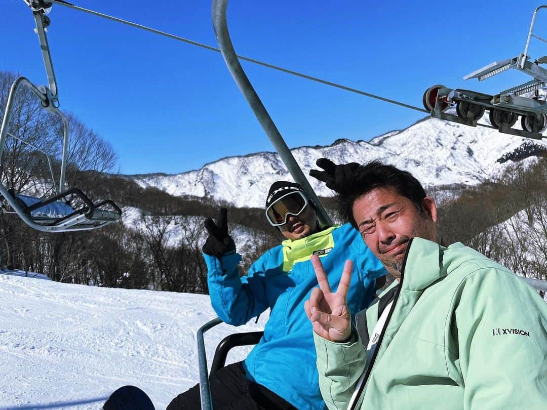 加藤 聖也さんのインスタグラム写真 - (加藤 聖也Instagram)「. 4年ぶりのスノボ🏂 天気も良くて暖かくて いつも優しくて素敵なかたたちとの休日最高で❤️ 皆様ありがとうございました☺️🤲🏻 #鬼の筋肉痛の予感でしかない ＃新潟 #snowboard #石打丸山スキー場」2月28日 22時47分 - se1ya_kato