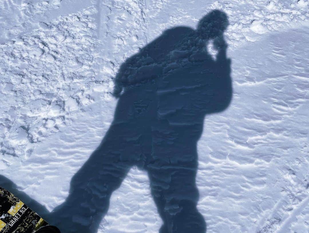 加藤 聖也のインスタグラム：「. 4年ぶりのスノボ🏂 天気も良くて暖かくて いつも優しくて素敵なかたたちとの休日最高で❤️ 皆様ありがとうございました☺️🤲🏻 #鬼の筋肉痛の予感でしかない ＃新潟 #snowboard #石打丸山スキー場」