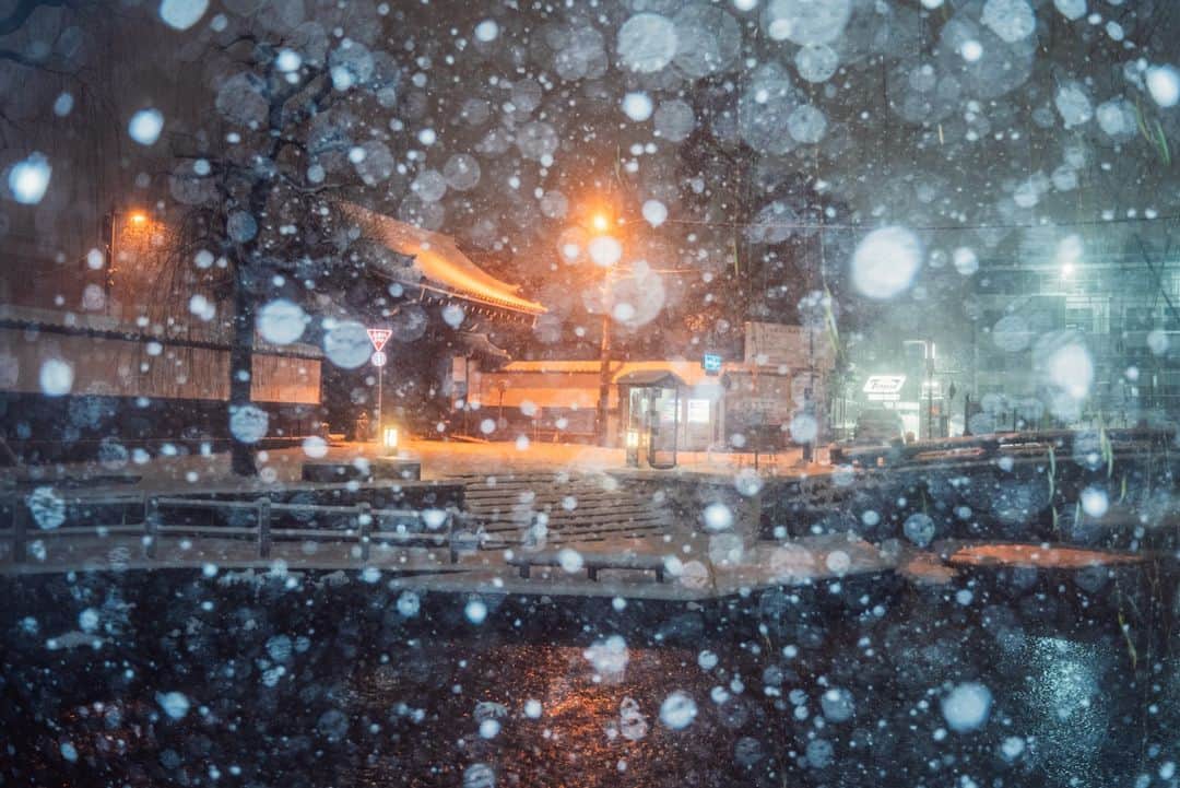 Sonoda COO Yukiyaのインスタグラム：「If I could go back to that time again. Snowy days in Kyoto. It was really beautiful in the once-in-a-decade heavy snowfall （But really really cold 🥶）.  #kyoto #kyotojapan #kyotophotographer #japanphotographer」