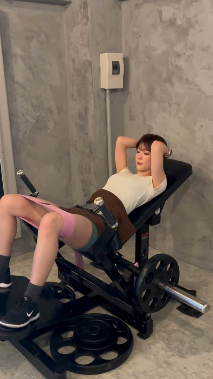 羽柴なつみのインスタグラム：「トレ中あくび止まらなくなる🥸🥸」