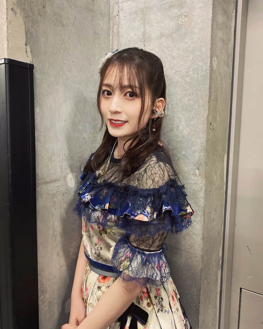 佐々木優佳里のインスタグラム：「💠  お花。  #マネージャーさんカメラ #akb48 #衣装」