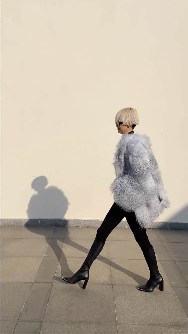 シェンのインスタグラム：「🚶🏼‍♀️」