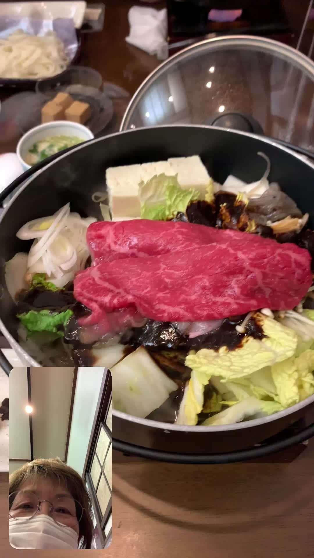 のインスタグラム：「Today's lunch was "Miso Sukiyaki Gozen" at Hatcho Miso no Sato (Okazaki City, Aichi Prefecture).🍲👩‍🍳 It was an exquisite sukiyaki cooked in Hatcho miso sauce! It was very satisfying with plenty of tender meat.🥩 (Beef, ito konnyaku, enoki mushrooms, grilled tofu, kishimen noodles, and Chinese cabbage were dipped in egg).🥚😋 今日の昼食は、八丁味噌の里(愛知県岡崎市)で「味噌すき焼き御膳」👩‍🍳八丁味噌のたれで煮る絶品すき焼きでした！柔らかいお肉たっぷりで大満足。(牛肉、糸こんにゃく、えのきだけ、焼き豆腐、きしめん、白菜を卵につけていただきました)😋」