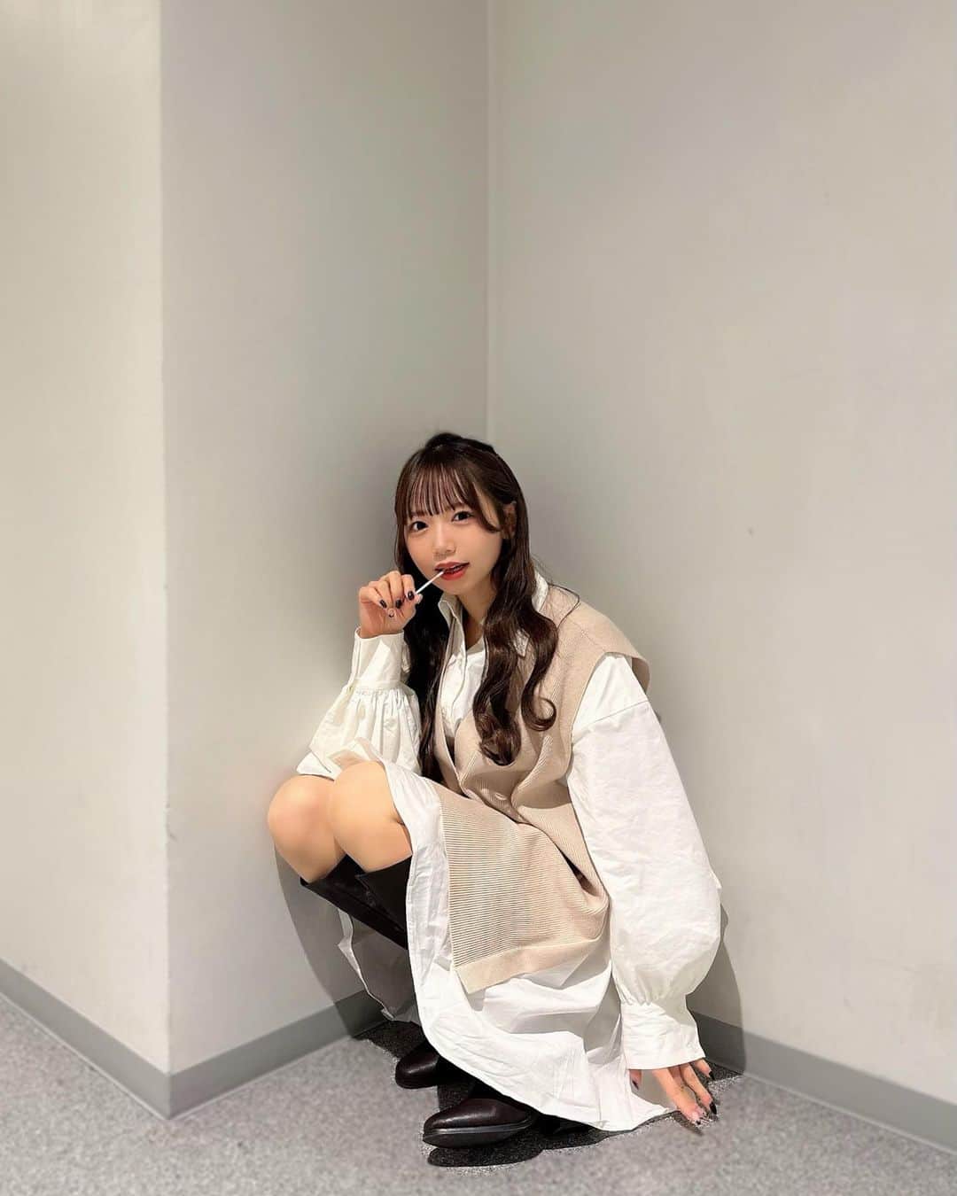 畑美紗起のインスタグラム：「ちょっとだけ花粉症です☁️ みんなはー？👃  ワンピース👗 @snidel_official  ブーツ👢 @grl_official   #畑美紗起 #服 #ファッション #ファッションコーデ #カジュアルコーデ #カジュアル #コーデ #みちゃしふく #グレイル #ootd #snidel #grl #grl購入品 #fashionblogger #fashion #instagood #shooting #dailylook」