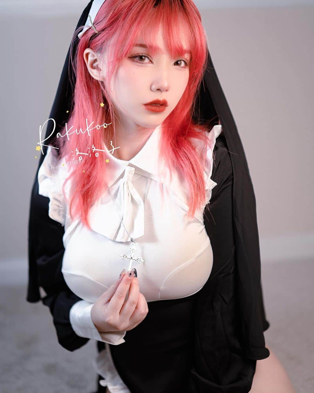 のインスタグラム：「✝️」