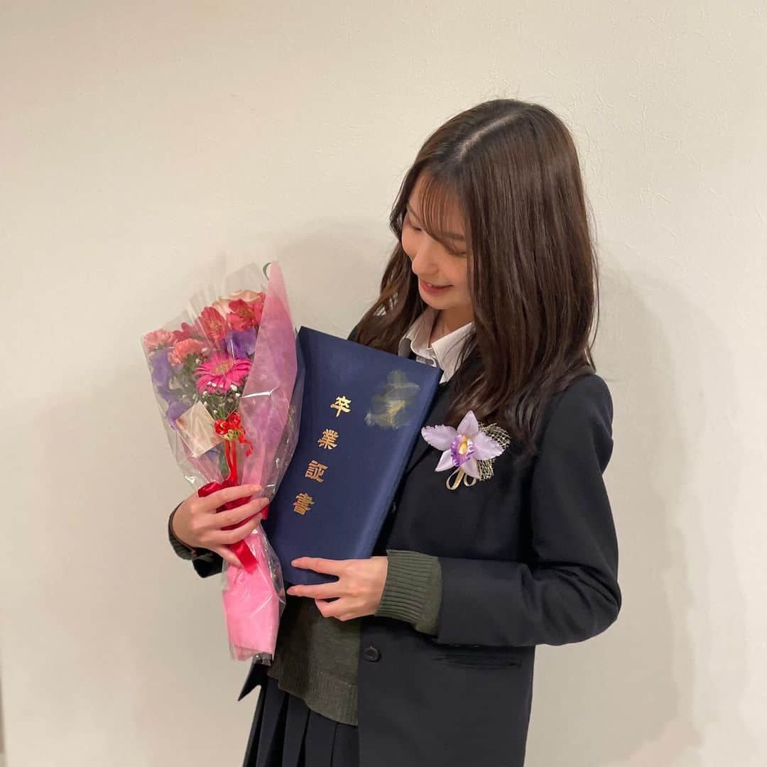 のインスタグラム：「無事卒業しました🌸   #卒業」