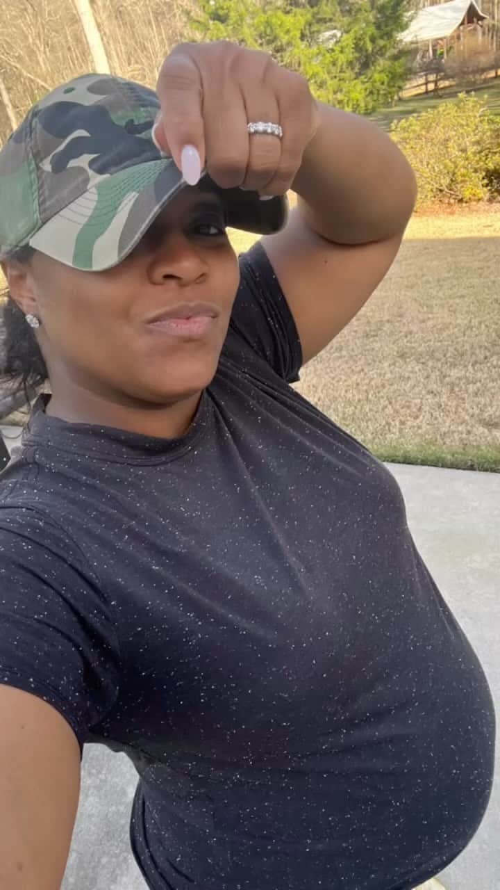 ケシア・ナイト・プリアムのインスタグラム：「Just saying hi!! 👋🏾😘」