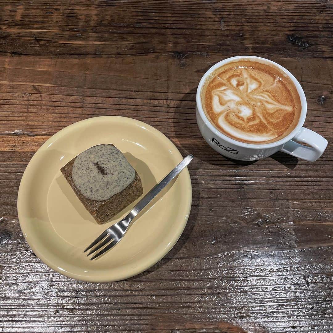 柏山奈々美さんのインスタグラム写真 - (柏山奈々美Instagram)「紅茶のパウンドケーキうまうま☺️  #cafe #カフェ　#카페  #カフェ巡り」2月28日 23時31分 - nanamikashiyama