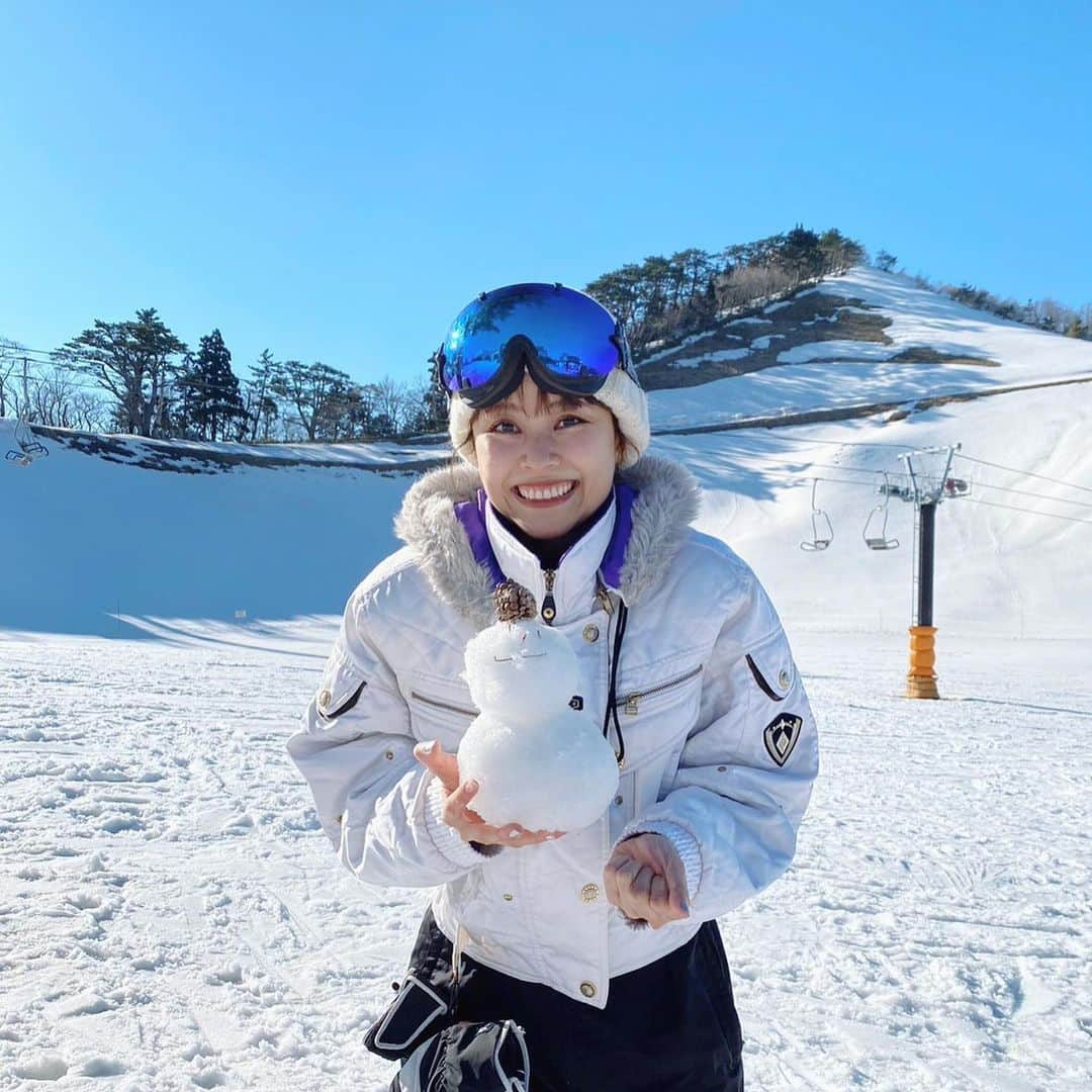 MiracleVellMagicさんのインスタグラム写真 - (MiracleVellMagicInstagram)「⛷❄️❄️❄️  Skiing down my favorite mountain on earth, Mt. Daisen! 🗻  小さい頃からの思い出が詰まりに詰まった山、大山(だいせん)で4年ぶりのスキー！ おばあちゃんのお下がりのスキーウェアを着て😌💖  #tottori #yonago #daisen #skiing #鳥取 #米子 #大山 #スキー」2月28日 23時36分 - miraclevellmagic