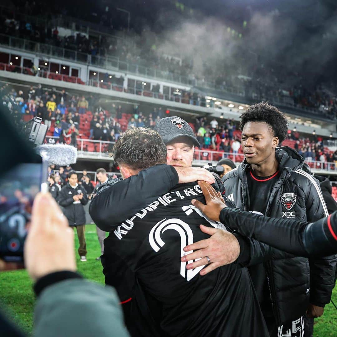 ウェイン・ルーニーさんのインスタグラム写真 - (ウェイン・ルーニーInstagram)「Always fight until the very end. ⚫️🔴 @dcunited」2月28日 23時58分 - waynerooney