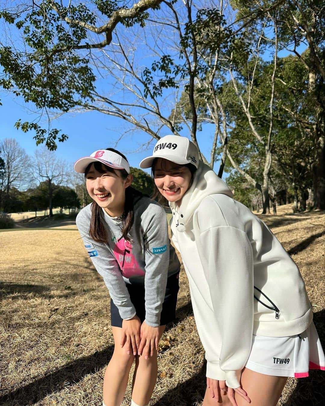 永尾まりやのインスタグラム：「@golf_no_kizuna  ゴルフのキズナ収録 たーくさん撮りました☺️⛳️  暖かくてゴルフ日和だったよ！ゴルフたくさんしよう〜☺️⛳️⛳️⛳️⛳️  ウェア @tfw」