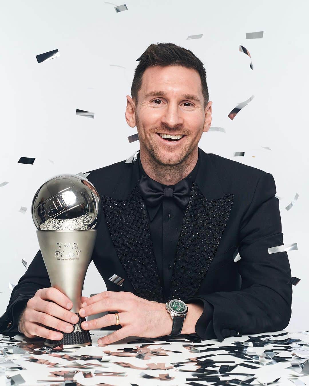 のインスタグラム：「They are the moment 🏆  Best FIFA Men’s Player Award - @leomessi  Best FIFA Women’s Goalkeeper Award - @1maryearps  Best FIFA Men’s Goalkeeper Award - Emiliano Martinez」