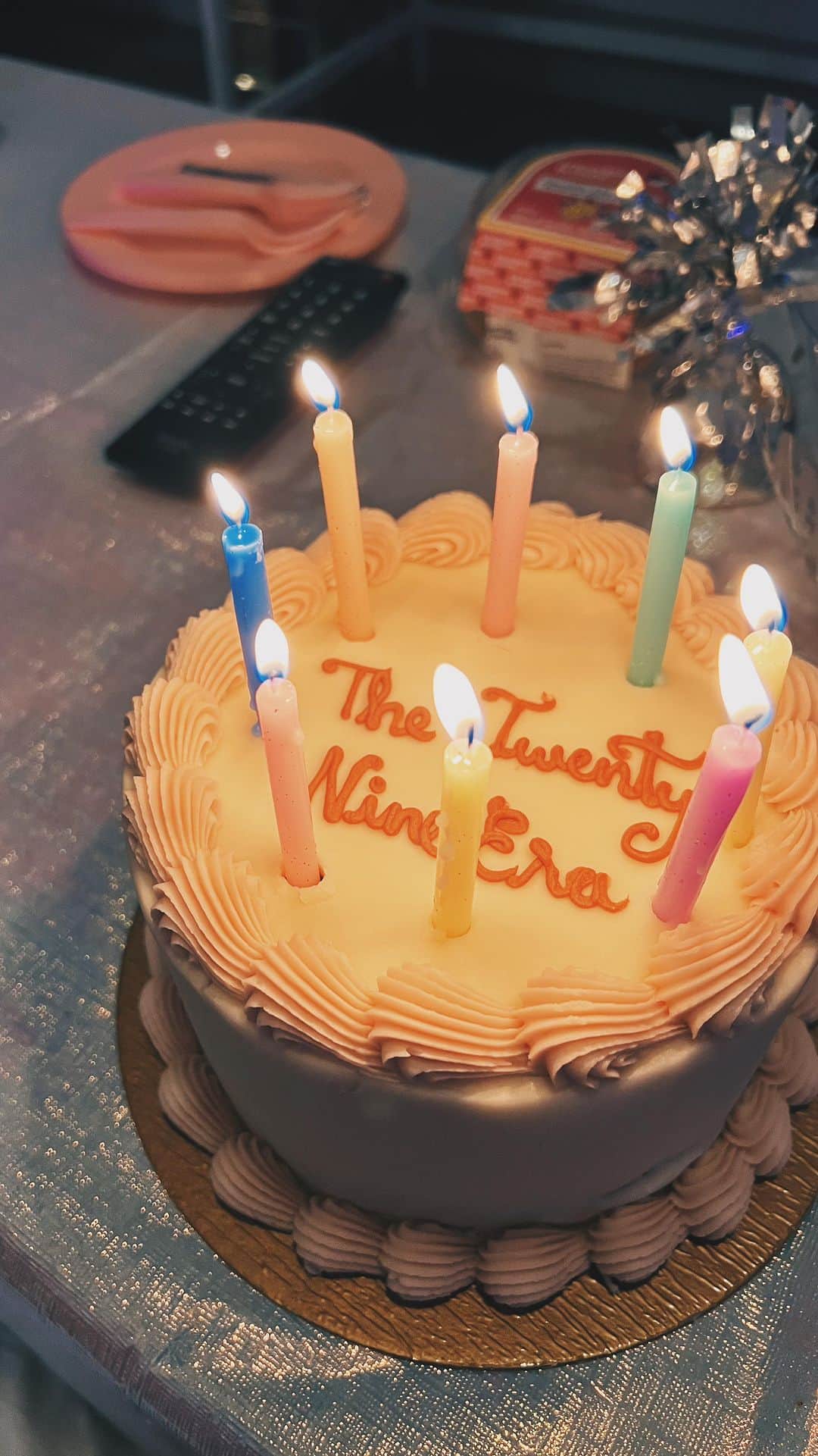 のインスタグラム：「the twenty nine era ✨   thank you everyone for the birthday love and thank you @larissa.newberry and @kyranicholson23 for the perfectly themed dinner surprise」
