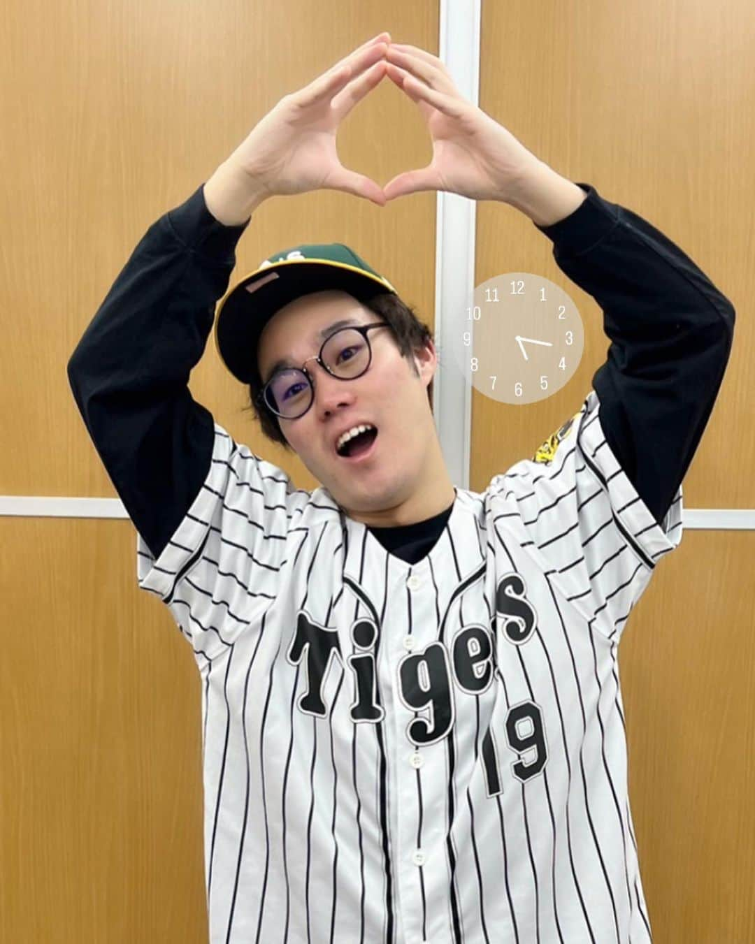 服部優陽のインスタグラム：「MLBの試合は朝早いですね、、、  MLB初登板、見られて良かったです🙆‍♂️  #Fuji #藤浪晋太郎 選手 #アスレチックス #Athletics#オークランド #Oakland #阪神タイガース #タイガース #hanshin #tigers #A’s」