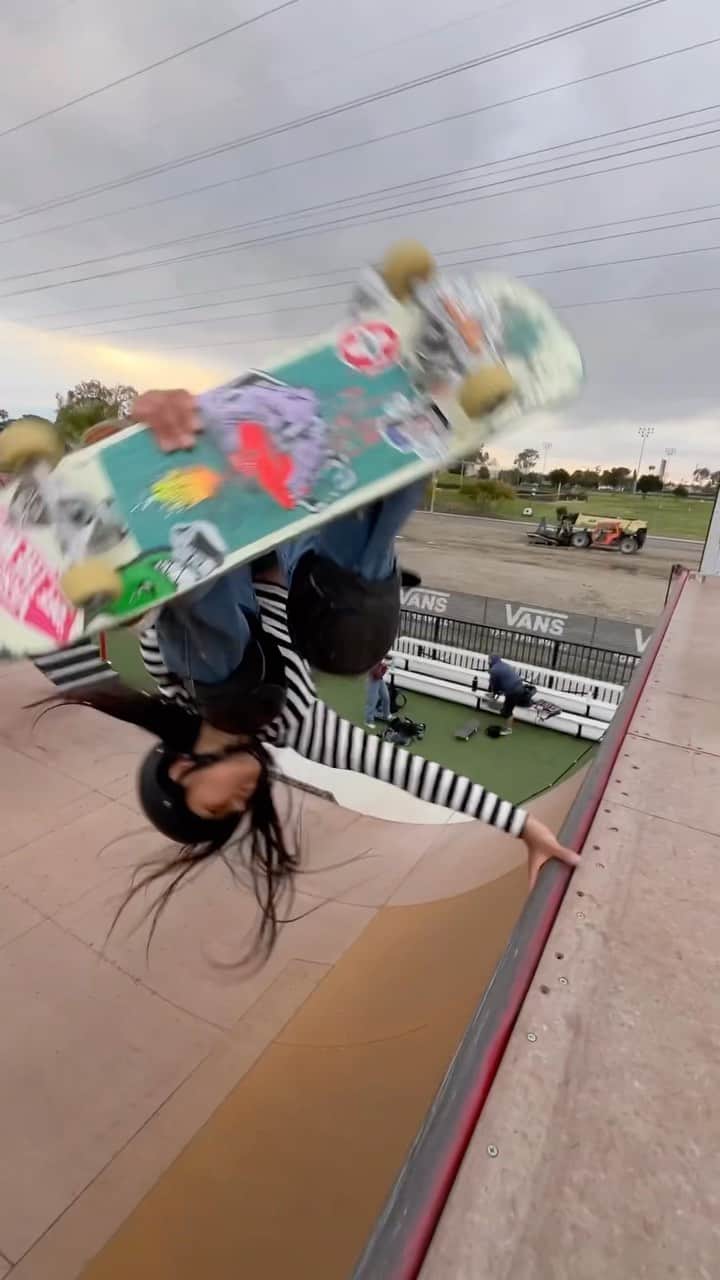 開心那のインスタグラム：「Vans Huntington🌼🌼🌼 fun sesh!!! 🎥 @ho_sway  @ruby_lilley  say Japanese 「DEKIRU!!!」😂❤️  @vans @vansskate @vansskateapac @vansjapan @welcomeskateboards @spitfirewheels @187killerpads @triple8nyc @independenttrucks @bonesbearings @jessupgriptape @mbm_parkbuilders @hotdoggeryesso」