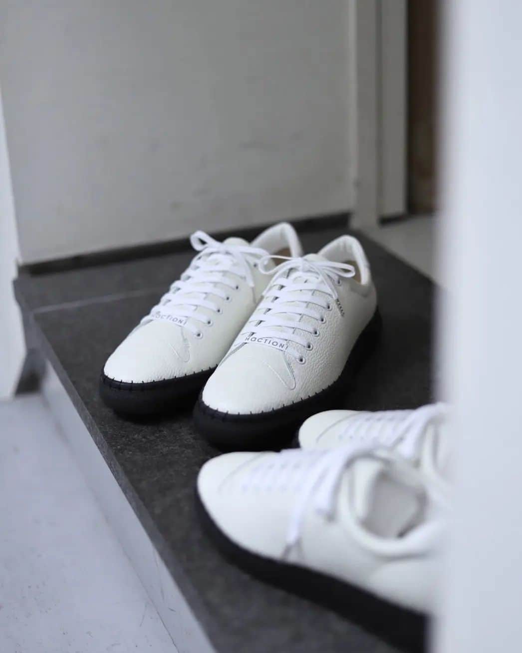 山名文和さんのインスタグラム写真 - (山名文和Instagram)「@haction92  さんに 靴オーダーしましたー！  まっっじ最高！  夫婦で同じの作ってもらいました！！  同じの３足ほしいかも。  真っ白じゃない白。  この白が一番すき。  ちなみに、こちら世界で一つの自分のスニーカー作れますよ！！」3月1日 13時26分 - fumikazu_yamana