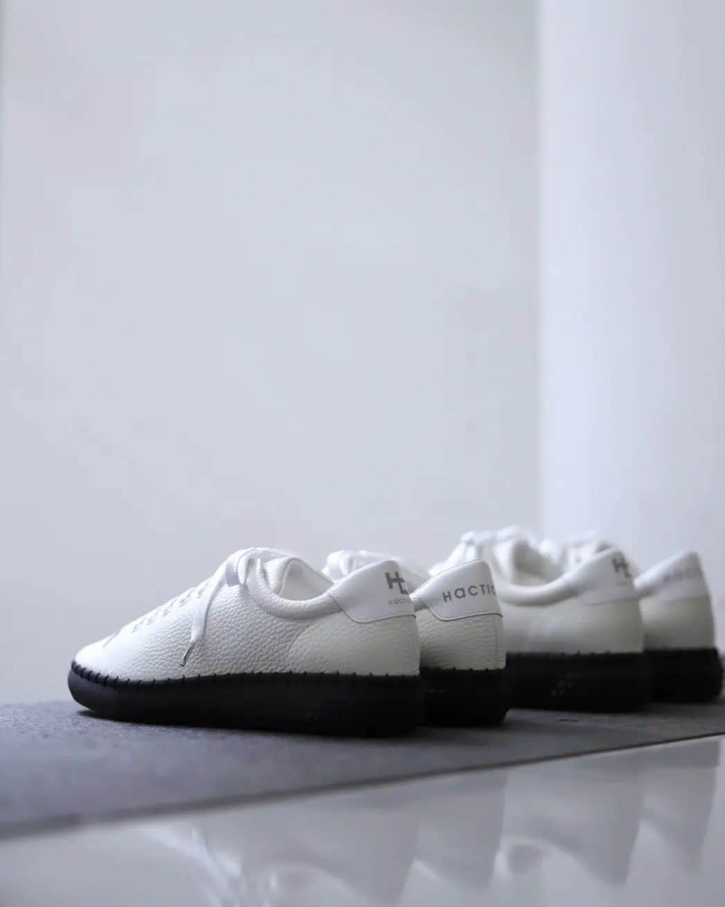 山名文和さんのインスタグラム写真 - (山名文和Instagram)「@haction92  さんに 靴オーダーしましたー！  まっっじ最高！  夫婦で同じの作ってもらいました！！  同じの３足ほしいかも。  真っ白じゃない白。  この白が一番すき。  ちなみに、こちら世界で一つの自分のスニーカー作れますよ！！」3月1日 13時26分 - fumikazu_yamana