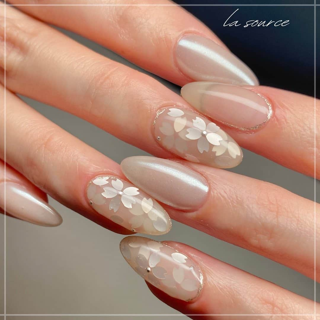 Mihoのインスタグラム：「.  .  #さくらネイル  .  .  美爪すぎませんか🥰✨  .  @la.source_nail  .  ◆住所 〒650-0011 兵庫県神戸市中央区下山手通2丁目12-7 ダイキホームビル2階　203 ◆電話番号 078-600-2382  https://nailbook.jp/salon/20720   .  #lasource#シンプルネイル#オフィスネイル#ネイル #ニュアンスアート#ジェルネイル #ネイルアート #ネイルサロン #ネイルデザイン #三宮フィルイン #春ネイル  #ネイルチップ #フィルイン#神戸#美甲#美甲設計  #ニュアンスネイル　#サンプルチップ #神戸ネイル #神戸ネイルサロン #三宮ネイルサロン #三宮ネイル#元町ネイルサロン #トアロード　#三宮　#nail #nailart #ドライフラワー　#インテリア」