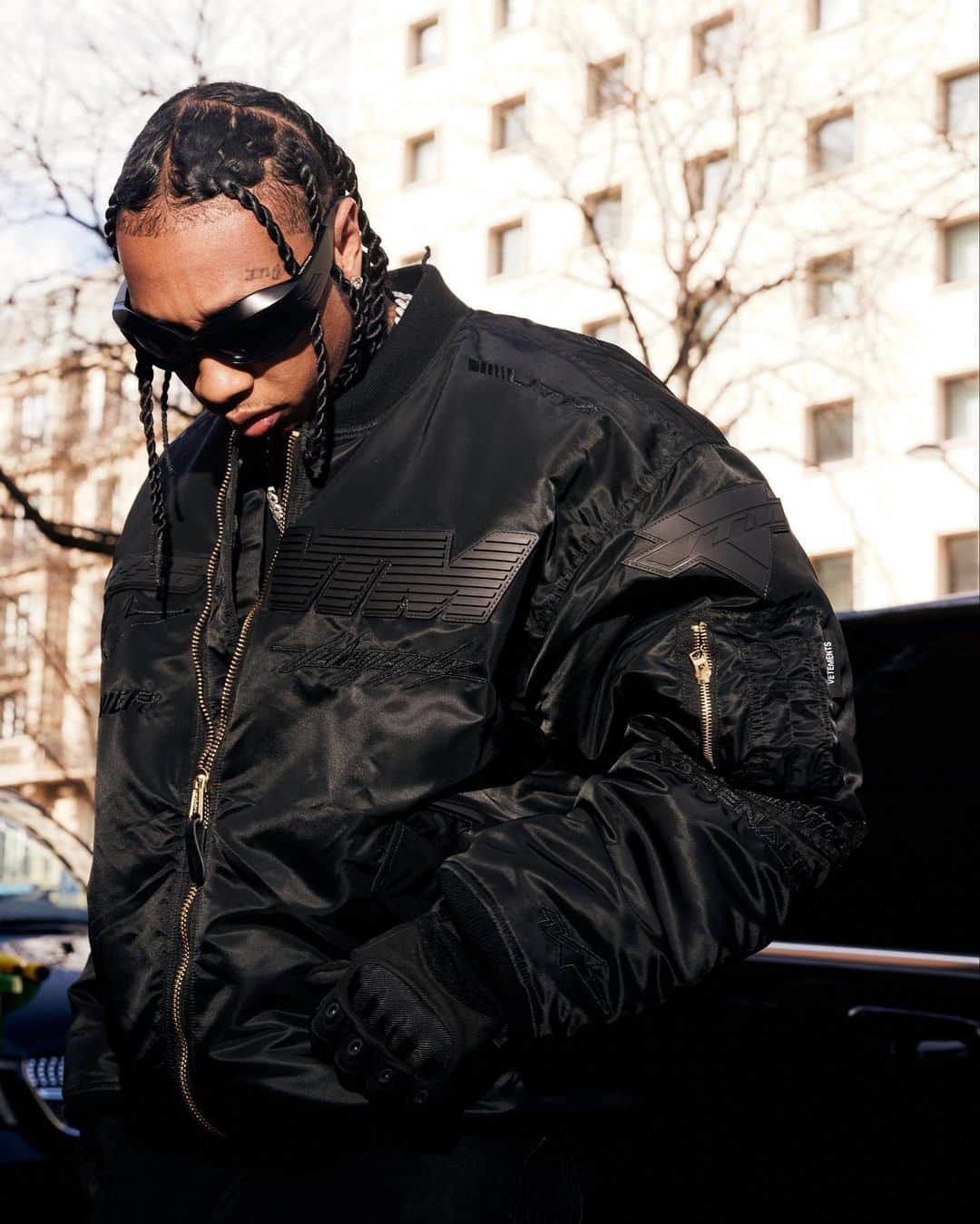 タイガのインスタグラム：「Back n I’m groovin ain’t no more loosin time for me to prove it now i gottem choosin.」