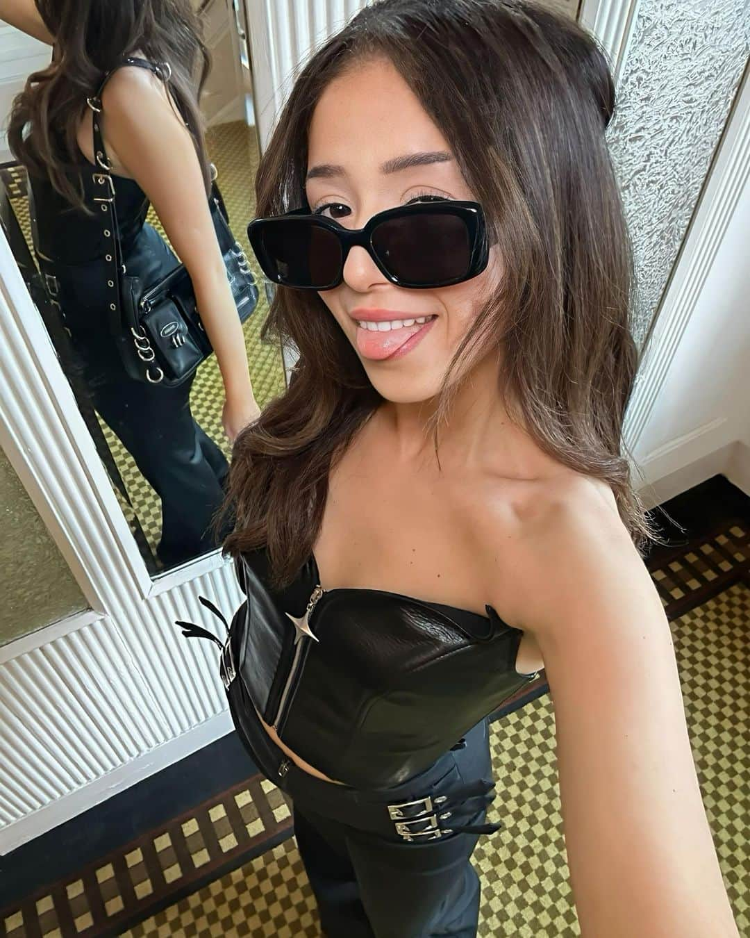 Pokimaneのインスタグラム：「🖤⛓️🔪💣」