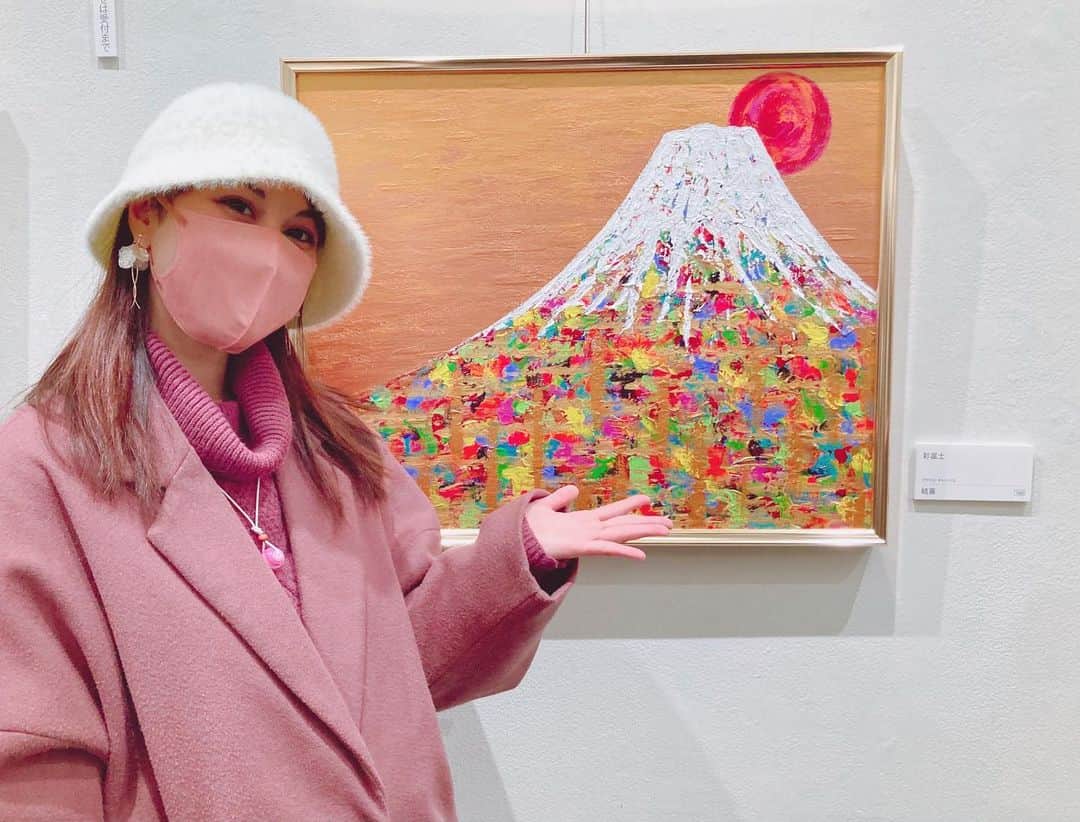 寺山葵のインスタグラム：「今日はとっても暖かかったですね☺️💕  ２月ありがとう。 ３月も皆様よろしくお願いします🌸✨  河津桜がちらほら咲いていて一層春を感じますね😊✨  先日、親戚の絵画を観に 上野の森美術館 の展示会へ行きました。 沢山の刺激を受け幸せなひとときとなりました💓✨  今日は桜づくしのティータイム🍵🎶✨  #春 #絵画 #展示会 #上野の森美術館 #spring #art #cherryblossom #springflowers」