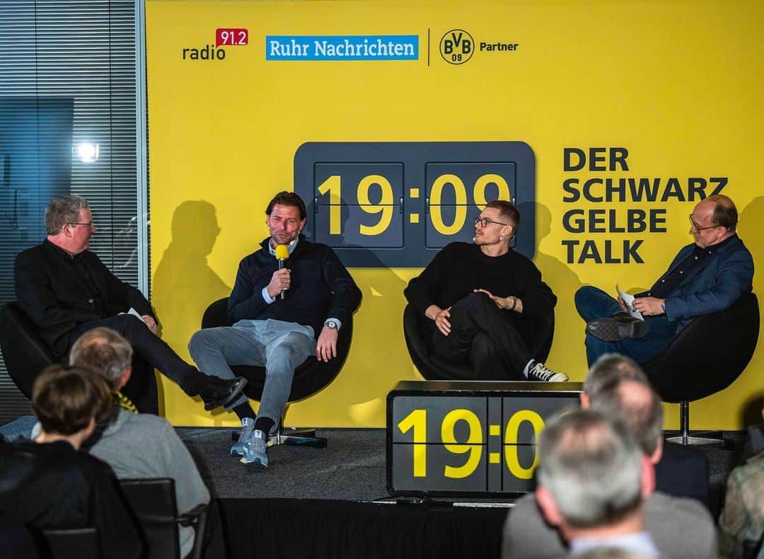 のインスタグラム：「Der langjährige BVB Medienpartner die Ruhr Nachrichten hat zum  19 : 09 Talk eingeladen. Danke für die Einladung! @bvb09 @rnbvb @sayaka_wakita @mariuswolf27 @julianryerson Fotos: @rnbvb @david.inderlied」
