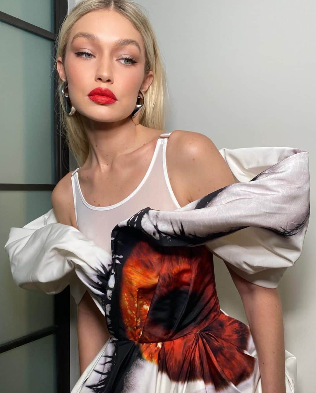 ジジ・ハディッドのインスタグラム：「Celebrated NIF last night in McQueen & some @maybelline favorites — the NEW (major) Falsies Surreal Mascara, Fit Me Foundation, and an oldie but a goodie- Color Blur in “Orange Ya Glad” ❤️‍🔥 (check out @patrickta’s tiktok for a silly GRW[Us]) x」