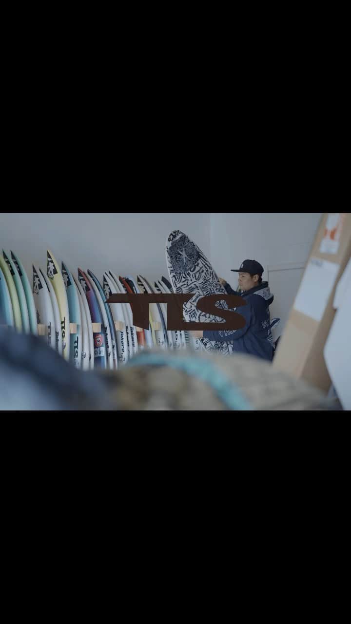 稲葉玲王のインスタグラム：「トリップの準備✈️ ボードバッグは @tools_surf_japan のTLS Travel case 6.6ft が最高です！6ft台の板も入るし、板を入れてもスペースがあるから他のギアも沢山入るので常に愛用してます🙏　📹 @loveeee_ta」