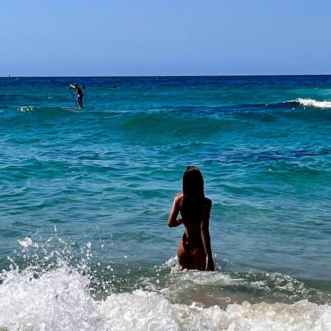 ユリ さんのインスタグラム写真 - (ユリ Instagram)「🌊♥️🏄‍♀️   #🤦🏻‍♀️」3月1日 7時50分 - yulyulk