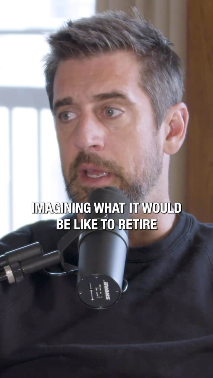 アーロン・ロジャースのインスタグラム：「Tomorrow ⚫️   @aaronrodgers12  @aubreymarcus  *Subscribe to the Aubrey Marcus Podcast on YouTube, iTunes, or Spotify to get notified when the episode drops.  Footage from my documentary about the darkness, “Awake In The Darkness” on YouTube.  🎥: @maxwmccoy  #aaronrodgers #greenbaypackers #packers」