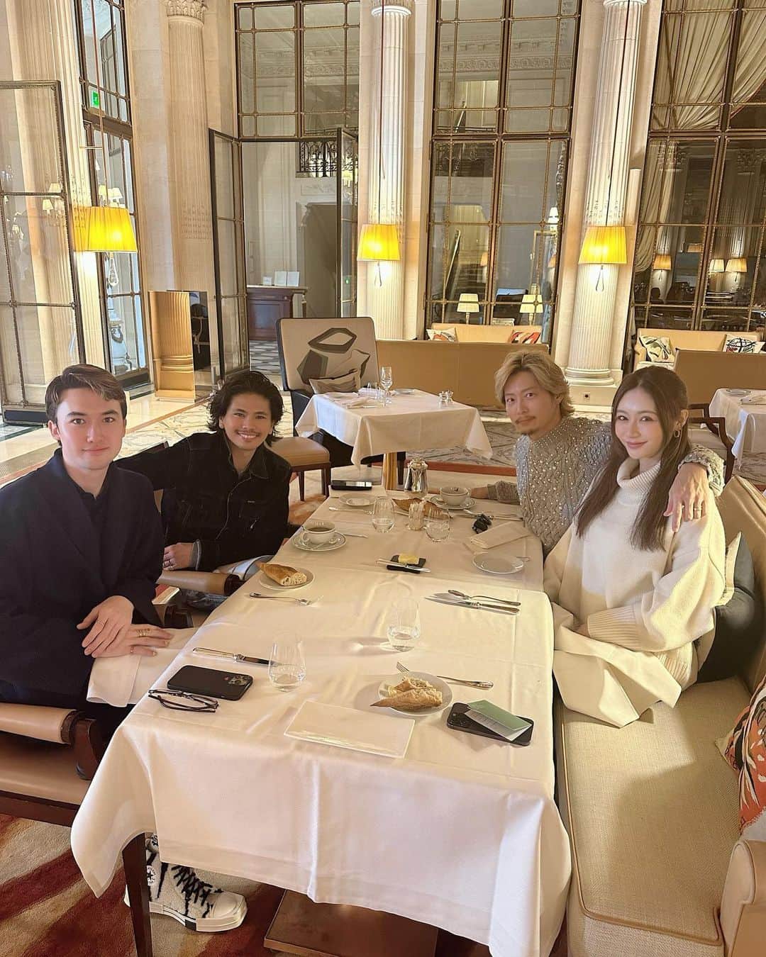 黒木啓司のインスタグラム：「#parisfashionweek  #paris 🇫🇷 DIOR行く前に皆でランチ 楽しい時間と 色んな話ができて楽しかった🤫🤭😁😆 皆の未来が楽しみ✨  #頑張りマリウス」