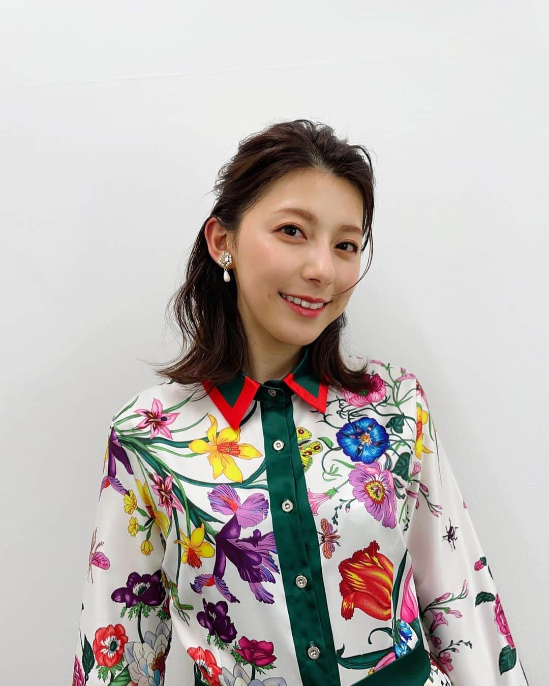 のインスタグラム：「. . Pick up! BS-TBSの3月の衣装はお花柄です。 春が近づいてきて嬉しい🐝〜〜  今月もよろしくお願いします。  #bstbs」