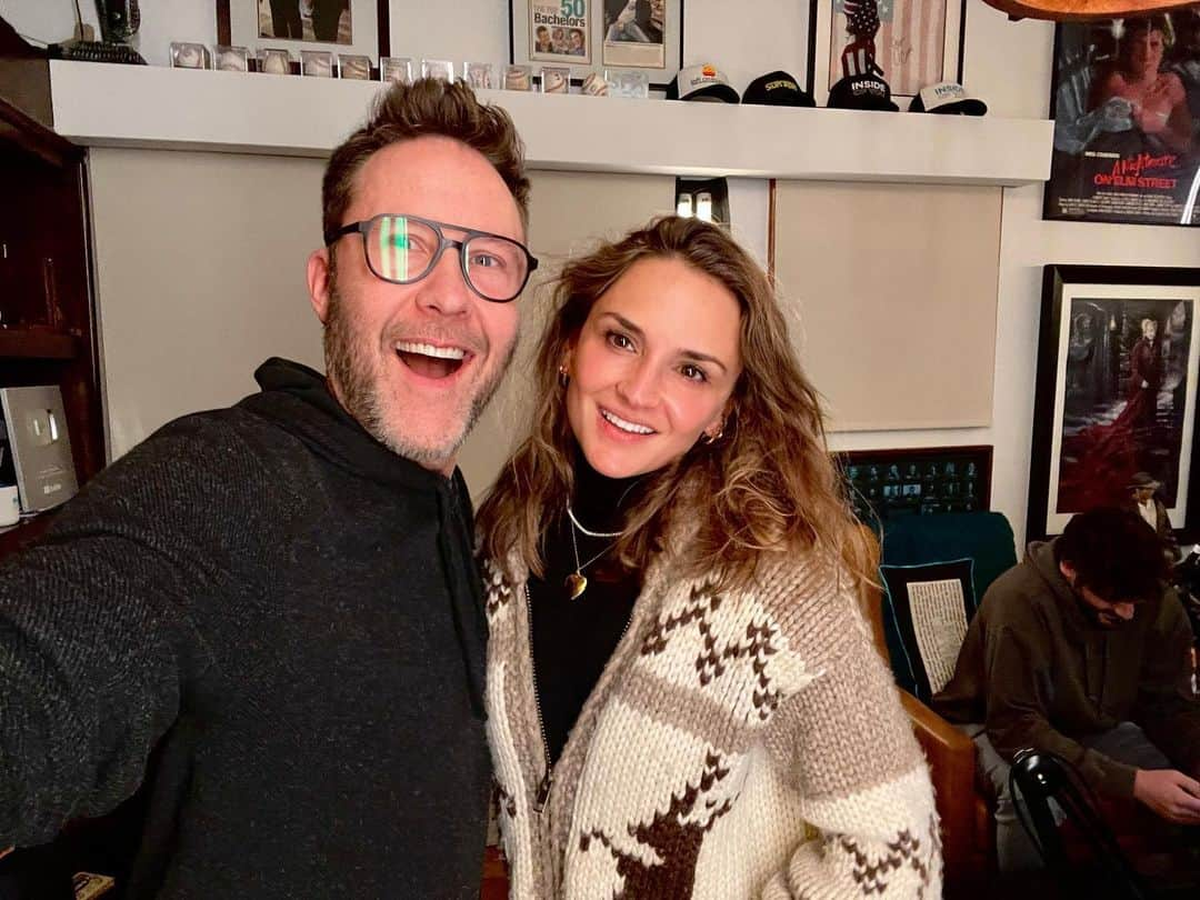 レイチェル・リー・クックのインスタグラム：「I had far too much fun (and definitely told some stories I didn’t mean to!) on @themichaelrosenbaum ‘s @insideofyoupodcast - he’s a fantastic host and a total open-book person but also sneaky; you think you’re just hangin out & end up saying alllll the things.  Damn you, Rosey 😂 Watch or Listen here: (link in bio!)  #insideofyoupodcast 🌹」