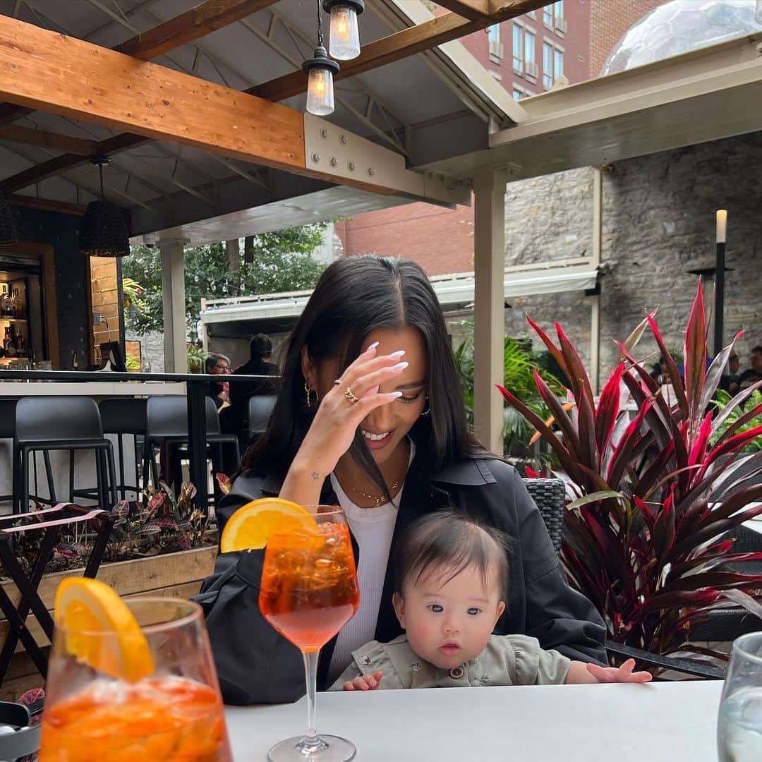 エマリン・エストラーダのインスタグラム：「My little angel is 10 months old 🥹」