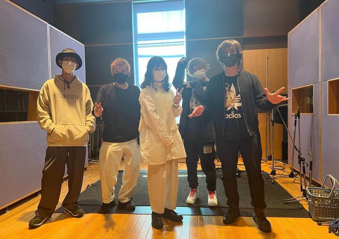 Karin.（カリン）さんのインスタグラム写真 - (Karin.（カリン）Instagram)「4th Album「私達の幸せは」  関わってくださった全ての方へ  本当にありがとうございました！  M1「私達の幸せは」 M2「二人なら」 M6「貴方に会いたいのに」 M7「初恋は」  Arrange  TomoLowさん  M3「星屑ドライブ」 M4「幸せを願えてたら」 M5「息を止めて」 M12「結露」  Arrrange 村山⭐︎潤さん  M8「永遠が続くのは」 M9「717」 M10「会いに来て」 M11「空白の居場所」  Arrange  高野勲さん」3月1日 9時50分 - _karin_official