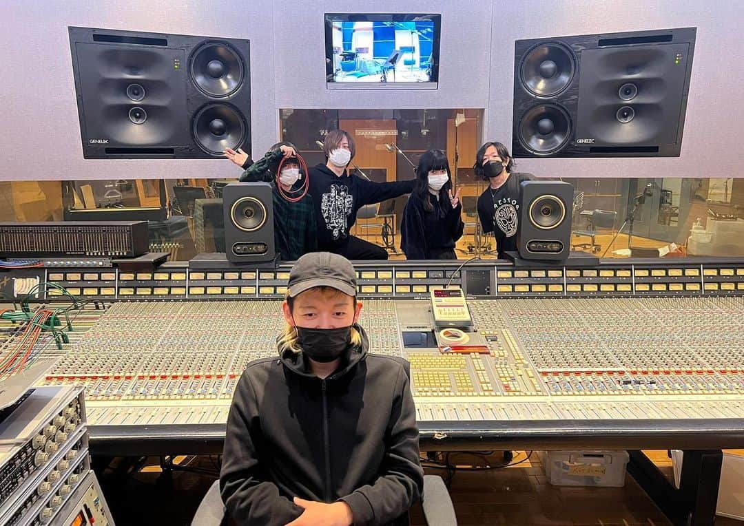 Karin.（カリン）のインスタグラム：「4th Album「私達の幸せは」  関わってくださった全ての方へ  本当にありがとうございました！  M1「私達の幸せは」 M2「二人なら」 M6「貴方に会いたいのに」 M7「初恋は」  Arrange  TomoLowさん  M3「星屑ドライブ」 M4「幸せを願えてたら」 M5「息を止めて」 M12「結露」  Arrrange 村山⭐︎潤さん  M8「永遠が続くのは」 M9「717」 M10「会いに来て」 M11「空白の居場所」  Arrange  高野勲さん」