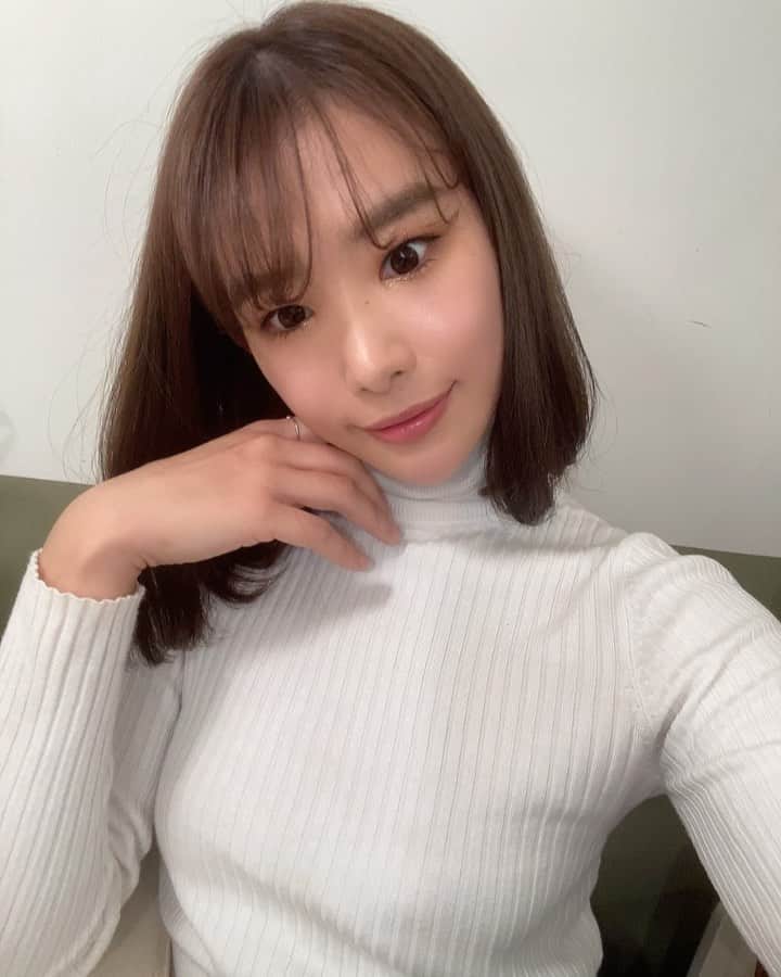 小山桃のインスタグラム：「息してます🫡」
