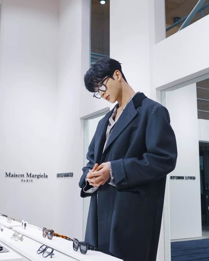 GENTLE MONSTERのインスタグラム：「Maison Margiela × Gentle Monster Pop-up in HAUS DOSAN  Maison Margiela × Gentle Monster 팝업 스토어를 방문한 한혜진과 로운. @modelhanhyejin @ewsbdi  2월 28일 전 세계 7개 도시에서 특별한 팝업 공간이 열립니다. 두 브랜드의 고유한 아이덴티티와 디테일을 담은 각 도시의 독보적인 팝업 스토어에서 아이웨어 컬렉션을 만나보세요.⁣ ⁣ Han Hye Jin and Rowoon visits the Maison Margiela × Gentle Monster Pop-Up store in Haus Dosan. Collaborative pop-up stores will be held in 7 cities around the world from February 28th. Maison Margiela and Gentle Monster’s signature elements are meticulously reflected in each pop-up spaces.⁣ ⁣ New York⁣ Gentle Monster New York Store⁣ 70 Wooster Street, New York⁣ February 28th–April 30th⁣ ⁣ Seoul⁣ Haus Dosan, 50 Apgujeong-ro 46-gil, Gangnam-gu, Seoul⁣ Open every day from 11am to 9pm⁣ February 28th–April 30th⁣ ⁣ London⁣ Selfridges Corner Shop⁣ Selfridges, 400 Oxford St, London⁣ February 27th–March 18th⁣ ⁣ Shanghai⁣ Haus Shanghai, 798-812, Mid-HuaiHai Rd, Huangpu District, Shanghai⁣ Open every day from 10am to 10pm⁣ February 28th–April 21st⁣ ⁣ Beijing⁣ Gentle Monster Beijing Sanlitun Taikoo Li⁣ 1F S10-15, 2F S10-23 &3F S10-32, South Zone, Taikoo Li Sanlitun, 19# Sanlitun Rd, Chaoyang District, Beijing⁣ Open every day from 10am to 10pm⁣ February 28th–April 21st⁣ ⁣ Chengdu Taikooli⁣ F (1216b), Building 17, Sino-Ocean Taikoo Li Chengdu, No.8 Middle Shamao Street, Jinjiang District, Chengdu, China⁣ February 28th–April 25th⁣ ⁣ Singapore⁣ Gentle Monster Singapore MBS⁣ 2 BAYFRONT Avenue,B2-103/104/105, 018972 Singapore⁣ February 28th–April 30th⁣ ⁣ #MaisonMargielaxGentleMonster #GentleMonster #Rowoon #HanHeJin」