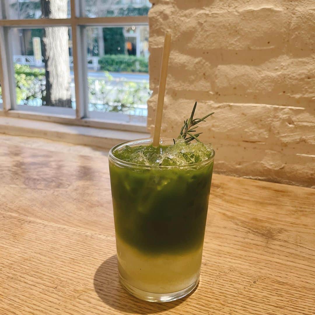 吉川ひなののインスタグラム：「みなさまこんにちは♡ 日本に帰ってきました。 Tokyoにはおしゃれな飲み物がたくさんあります🍹」