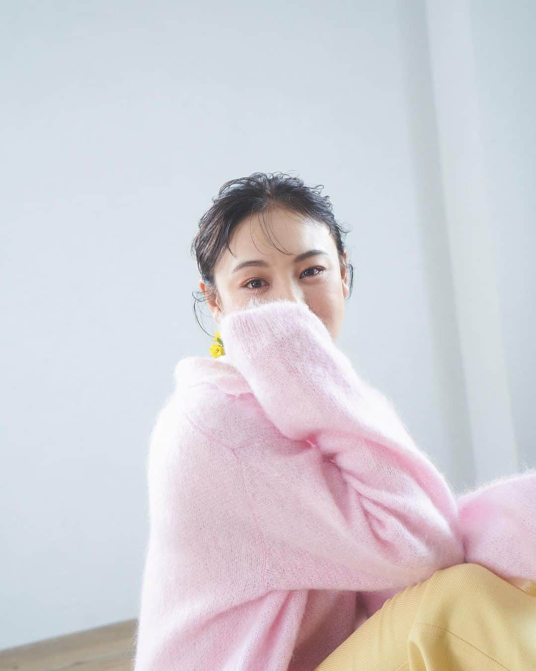 音月桂のインスタグラム：「💕💕💛 즐거운 봄을 보내시길 바랍니다.  #3月 #march #삼월　  styling/ @masami__tanaka  hair make/ @kanesawamiho  photographer/ @harapekonico」