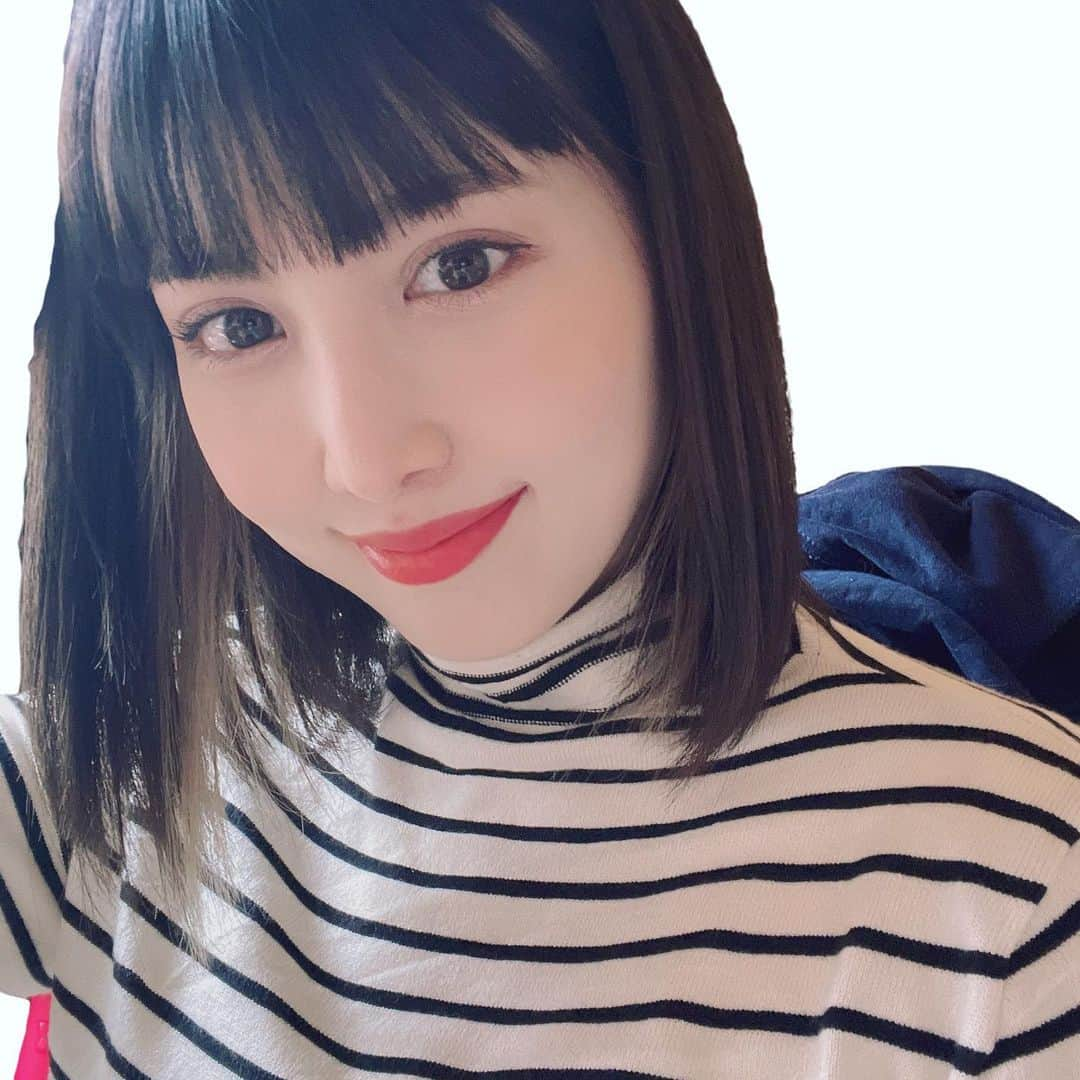 梅田えりかさんのインスタグラム写真 - (梅田えりかInstagram)「久しぶりの自撮りー🤳母になってから全然自分の写真撮らなくなるあるあるにハマってる😂前はこれでもかってくらい撮ってたのもお恥ずかしいんだけどね🫣笑  とりあえずイヤリングカラーやりなおしたい。  #自撮り #selfie #セルフィー #自撮り女子 #セルカ #メイク #셀카 #me #selca #せるふぃー #셀스타그램 #셀피 #ootd #ulike #followme」3月1日 11時41分 - umeeri524