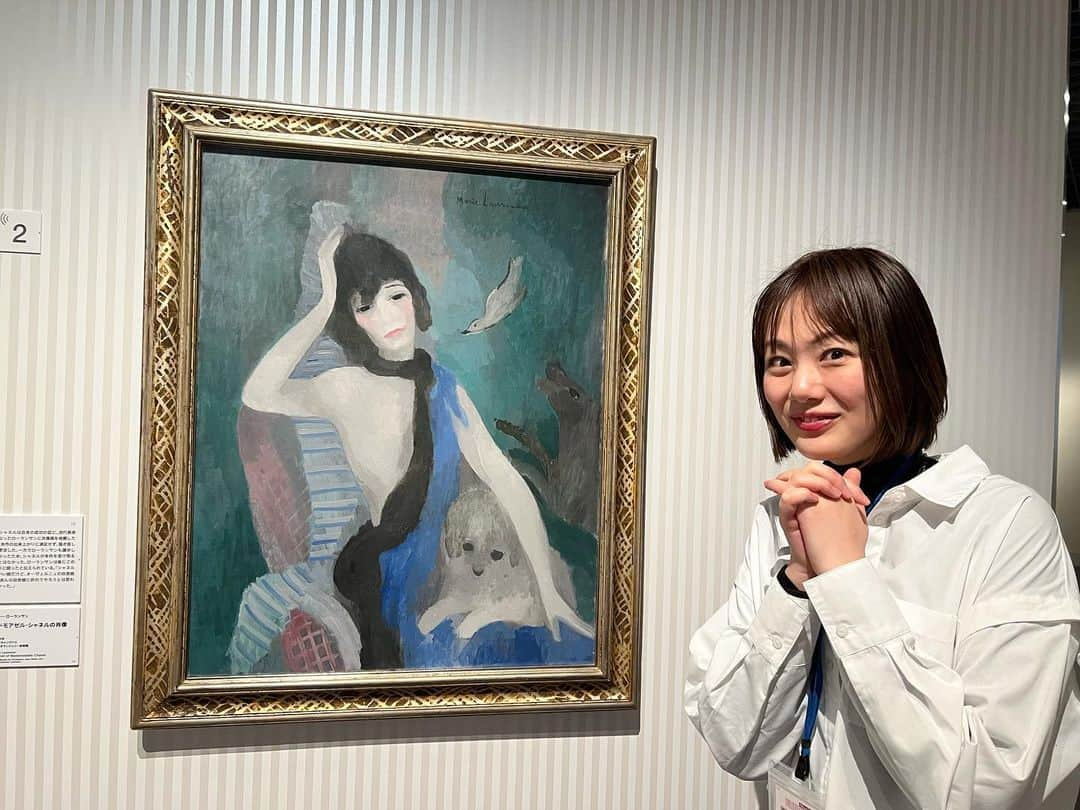 高橋真理恵のインスタグラム：「* 『マリー・ローランサンとモード』展 東京会場に取材に行ってきました✨✨   その様子が今日（３/１）深夜１：３５～の 「ピーチケパーチケ」で放送されます！   久しぶりに展覧会で絵画を見て その大きさや色使いに、 見入って楽しかったです😊   関西では４月16日から 京都市京セラ美術館で開催されます🏛   まずは、取材の様子と、 マリー・ローランサン、 そしてシャネルの 色々なお話がすごく面白かったので 是非ご覧ください‼️」