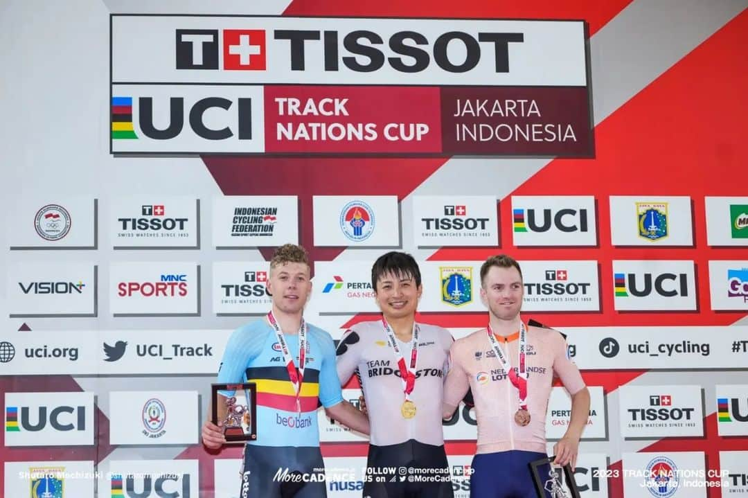 橋本英也さんのインスタグラム写真 - (橋本英也Instagram)「Finally ,I returned home 🛬. Track Nations Cup#1 in Jakarta is done   1st of Elimination 🏆️ 5th of Madison 🤝 8th of Team Pursuit 18th of Omnium  Thanks for all, mate!! Arigatoo!!  ジャカルタでのネイションズカップが終わり無事に帰国しています🛬  エリミネーション　優勝🏆️ マディソン　　　　5位 チームパシュート　8位 オムニアム　　　　18位  パリオリンピックへ繋がる大切なレースで結果を出すことができました。  みなさま本当にありがとうございました🥰🥰」3月1日 21時58分 - eiya_hashimoto